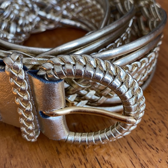 Vintage 80’s gold Ladies belts. Make a bold fashion statement with these. - Picture 8 of 8